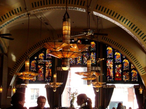 Tjorak Artdeco pada Café Americain di Leidseplein, konon café kesukaan Soetan Sjahrir