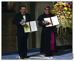 José Ramos-Horta dan Carlos Felipe Ximenes Belo menerima hadiah Nobel Perdamaian 1996