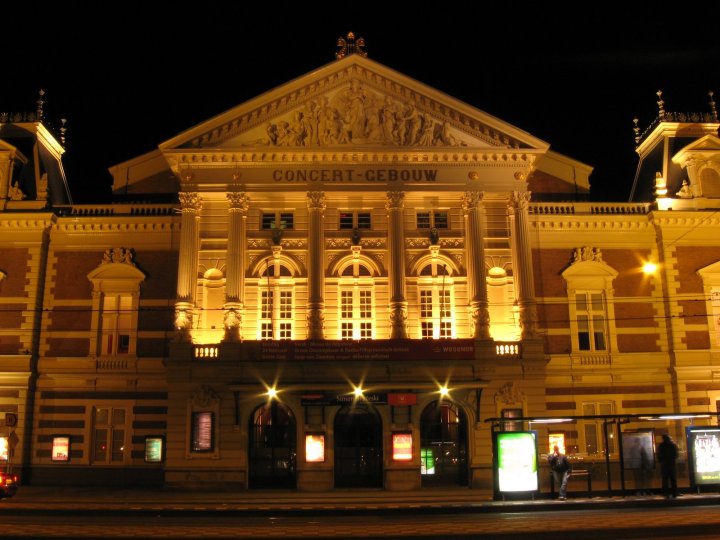 Gedung Concertgebouw anno 2004