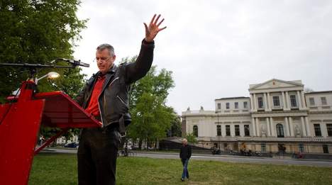 VonderDunk Thomas von der Dunk achirnja berpidato di lapangan Haarlemerhout