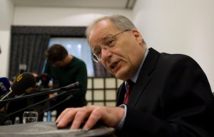 Wim Deetman saat meluntjurken laporannja