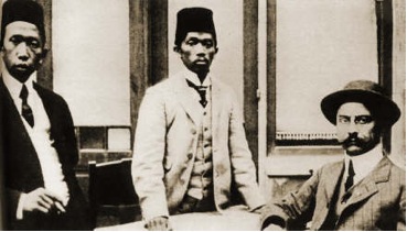 Soewardi, Tjipto dan Ernest ketika tiba di Belanda musim gugur 1913
