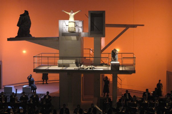 Elektra di Semper Oper poenja panggoeng jang gagal di-ton2 sama engkong harto