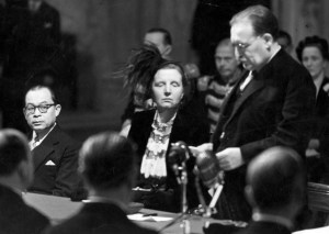 Ratu Juliana di antara Wapres Hatta dan PM Drees