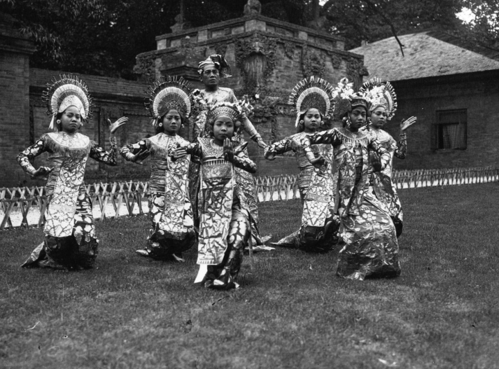 Taris Legong di Paris, 1931