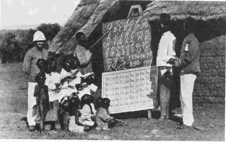 The Glass Palace dan penulisnja: Amitav Ghosh