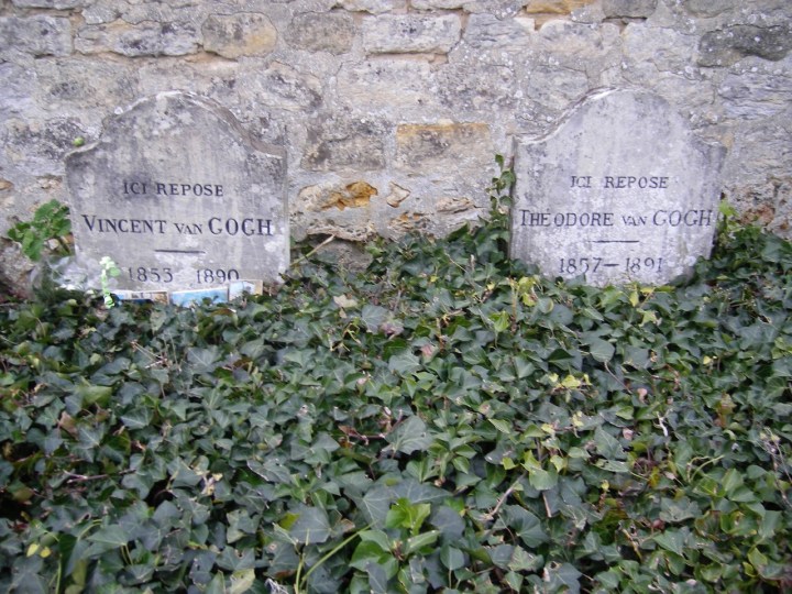 Makam Vincent dan adiknja Theo berdampingan di Auver sur Oise foto @Yita Dharma