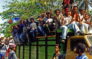 Referendum di Timor Timur, 1999 (sumber https://en.wikipedia.org/wiki/Independence_referendum#/media/File:K-CNRT_rally_Dili_07%2799-25.jpg)