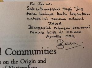 Tandatangan pada buku "Imagined communities" versi revisi